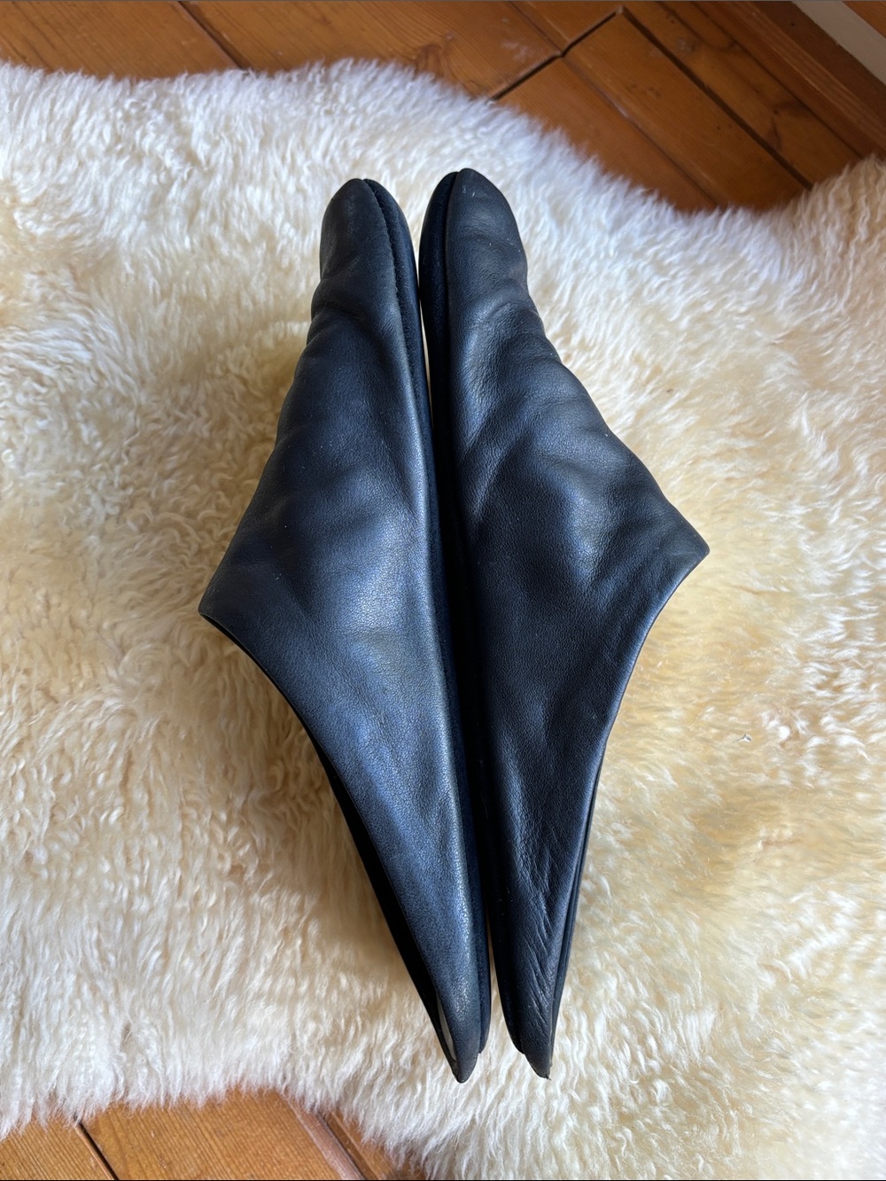 FEIT Minimalist Leather Slippers - Picture 8 of 12